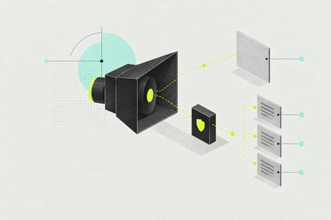 Zwei Sprechmodule senden ein Signal. Eines endet an einer leeren Platte, das andere erreicht nach einer Prüfstelle drei geordnete Belegplatten.